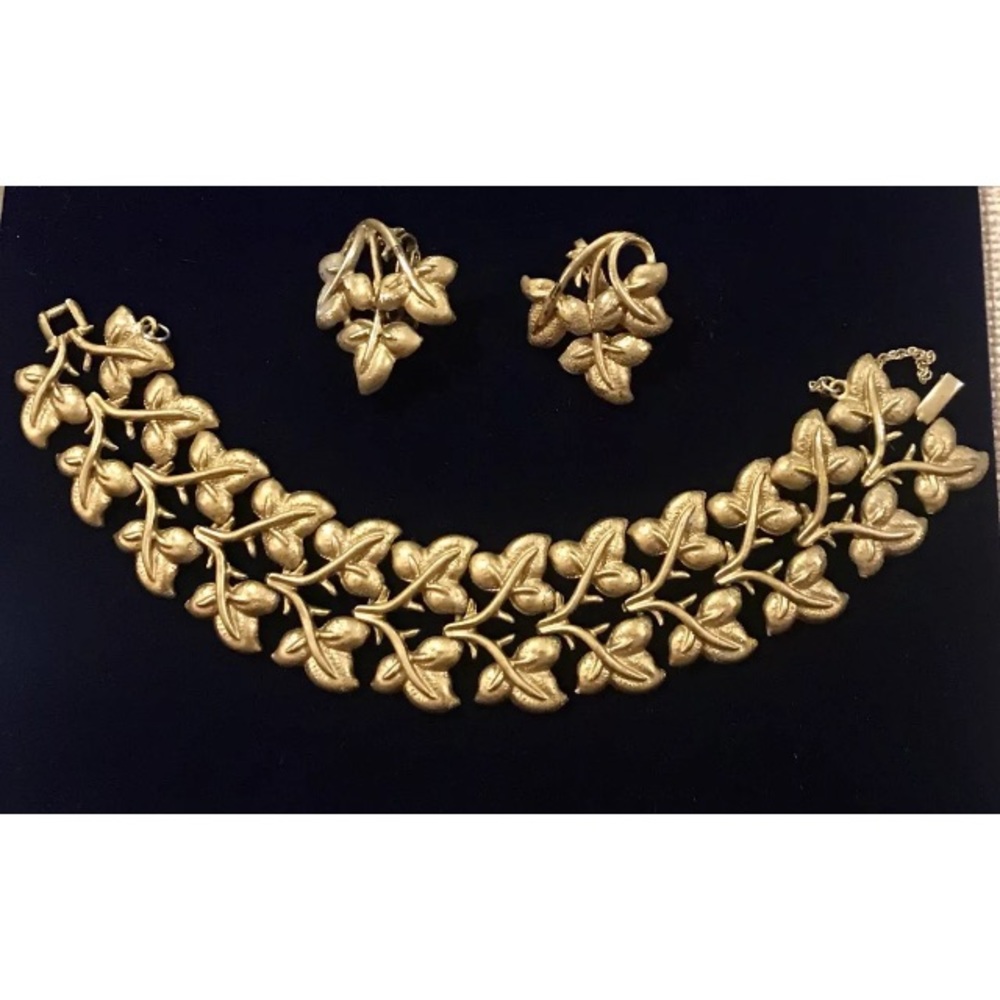 Gorgeous  Floral bracelet & earrings